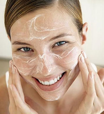 黑頭產(chǎn)生的原因是什么 如何有效地去除黑頭