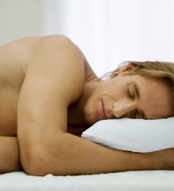 女性裸睡竟有7大神奇功效 治失眠美容減肥