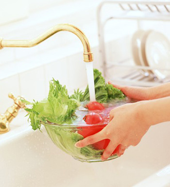 持家小竅門 如何清洗掉蔬菜上的殘留農(nóng)藥