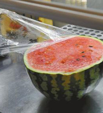 夏季養(yǎng)生常識 冰箱里的隔夜西瓜還可以吃嗎