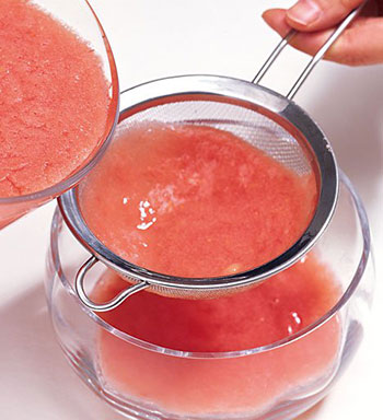 夏季曬傷了怎么辦 推薦幾款自制曬后修復(fù)面膜