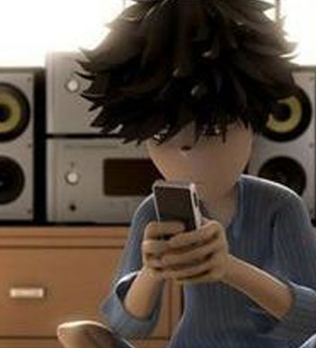 低頭玩手機(jī)有些什么危害 低頭玩手機(jī)的壞處