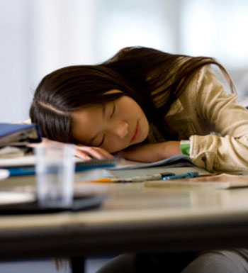 女性白領愛睡午覺是體虛  教你正確午睡