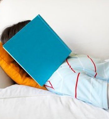 十個(gè)睡覺(jué)壞習(xí)慣最傷身 戴著飾物入睡