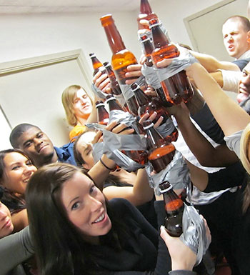 經(jīng)常宿醉有哪些危害 什么食物可以解酒