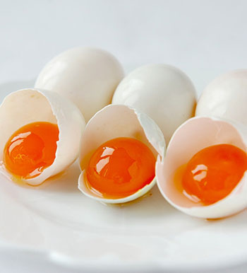 吃蛋黃好還是蛋清好 蛋清和蛋黃哪個更有營養(yǎng)
