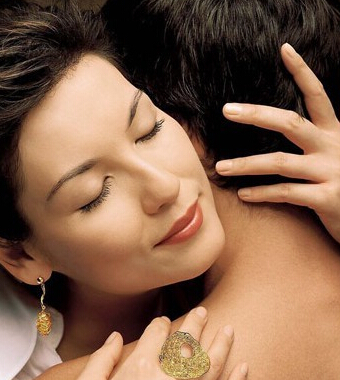 夫妻那些事 夫妻生活和諧有助于延年養(yǎng)顏