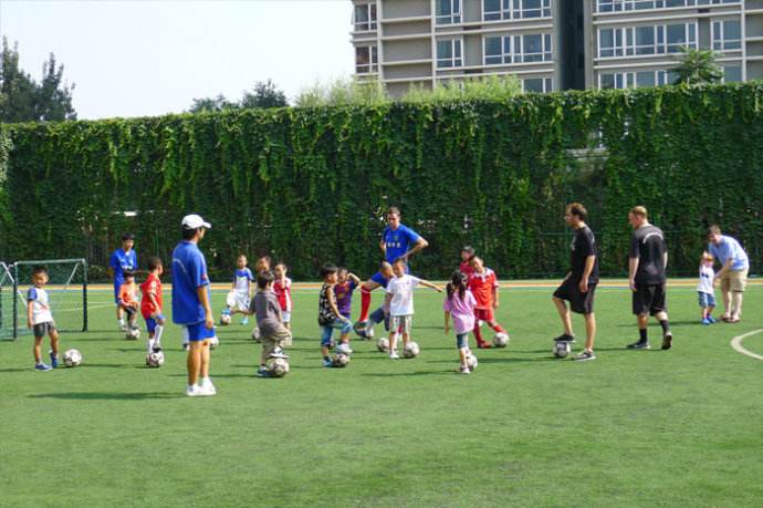 這些踢足球技巧你都知道嗎