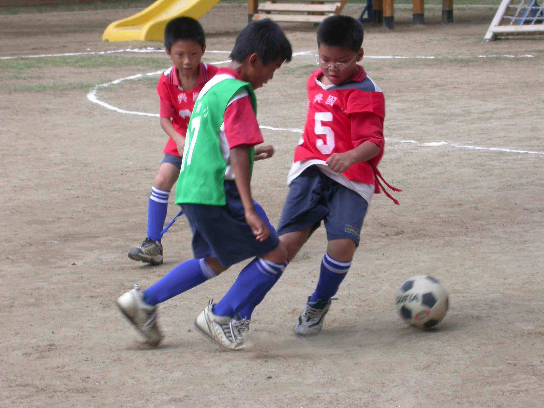 這些踢足球技巧你都知道嗎