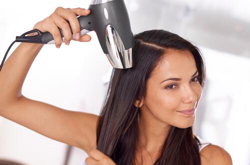 頭發(fā)出油   這樣做還你清爽頭發(fā)