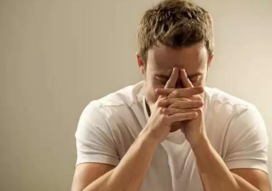 男性陰囊潮濕的癥狀及陰囊潮濕怎么治療護理