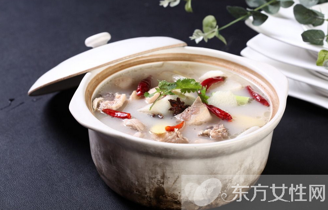 燉鴨子的做法有哪些 喝老鴨湯有什么好處