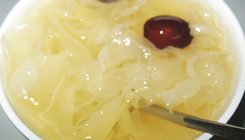 銀耳紅棗湯的功效 銀耳紅棗湯的做法有哪些