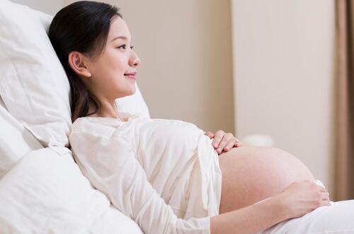 孕婦腿抽筋是怎么回事      缺鈣或久站容易腿抽筋