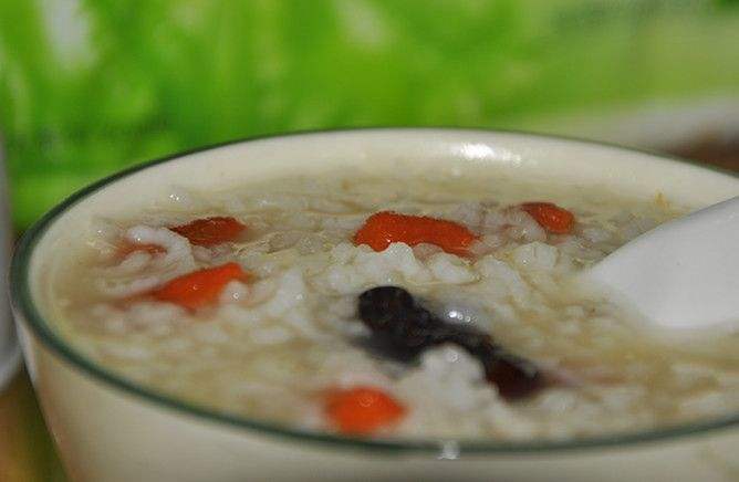 神奇的食物 白發(fā)變黑養(yǎng)生粥