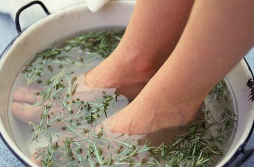 艾草泡腳   能有效治療小病