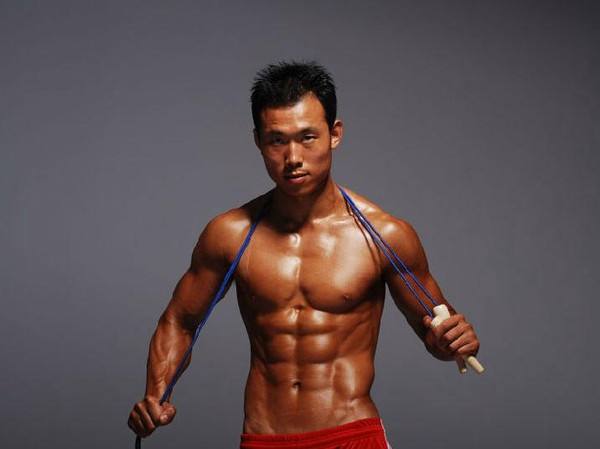 男性力量的特征 練肌肉