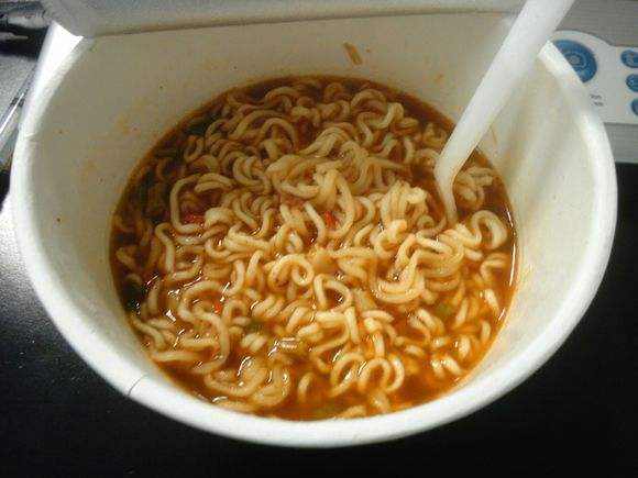 方便面的危害 常吃方便面當(dāng)心營養(yǎng)缺乏