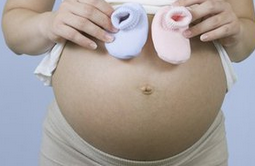 孕晚期注意事項(xiàng)  加強(qiáng)營(yíng)養(yǎng)適當(dāng)活動(dòng)