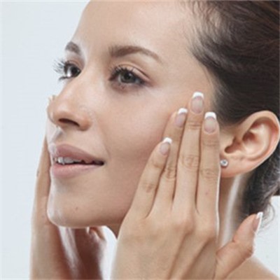 教你學(xué)會(huì)油性皮膚怎么美白的四招