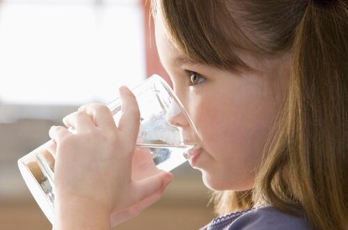 白開水的好處    一杯白開水可以治療六種病