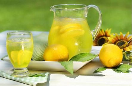 酸勁無敵的檸檬 經(jīng)常喝檸檬水好嗎