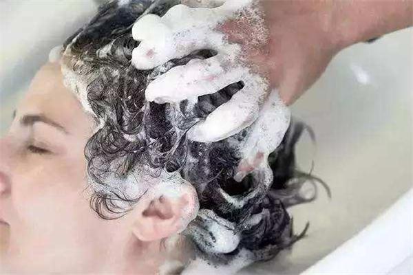 晚上洗頭好嗎 晚上洗頭有什么壞處
