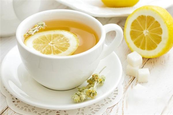 酸勁無敵的檸檬 經(jīng)常喝檸檬水好嗎