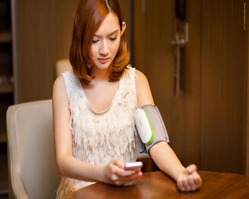 四步教你學(xué)會如何使用電子血壓計(jì)