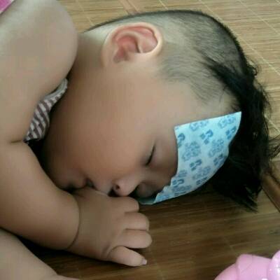 如果發(fā)現(xiàn)以下嬰兒發(fā)燒的癥狀應(yīng)及時(shí)檢查