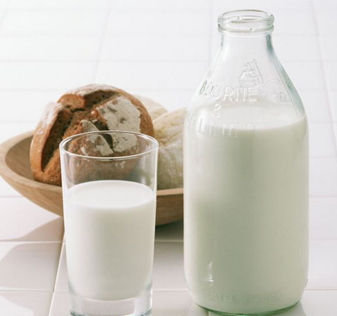 有益睡眠 看看睡覺(jué)前喝牛奶好嗎