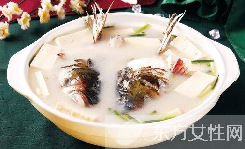 養(yǎng)生家常菜 魚頭燉豆腐的經(jīng)典做法