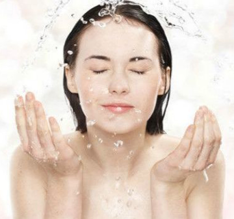 美白肌膚 純牛奶敷臉的好處和操作方法介紹