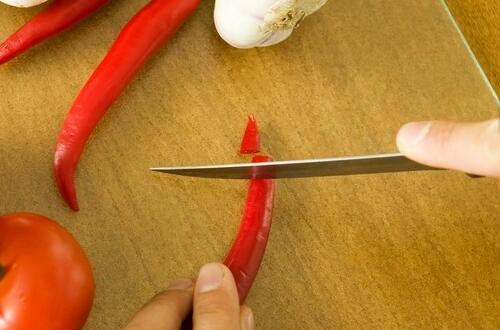 切辣椒辣手    五個小妙招幫您來緩解