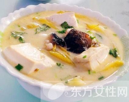 養(yǎng)生家常菜 魚頭燉豆腐的經(jīng)典做法