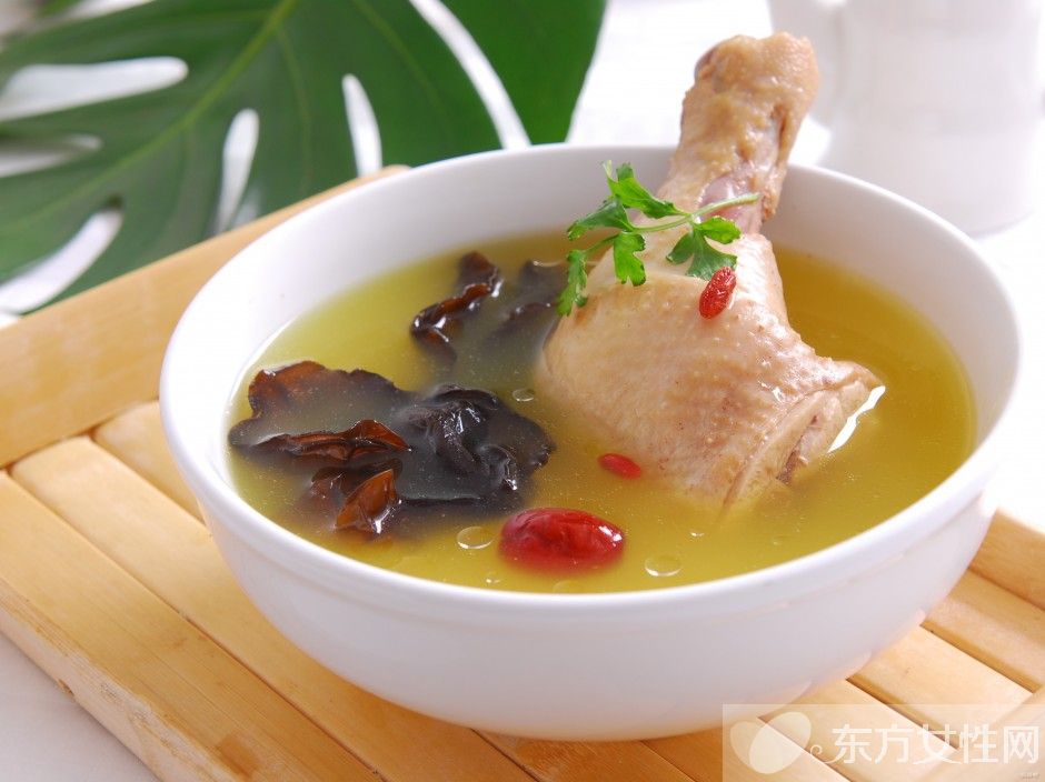 怎樣煲雞湯最有營(yíng)養(yǎng) 雞湯的營(yíng)養(yǎng)價(jià)值及功效作用