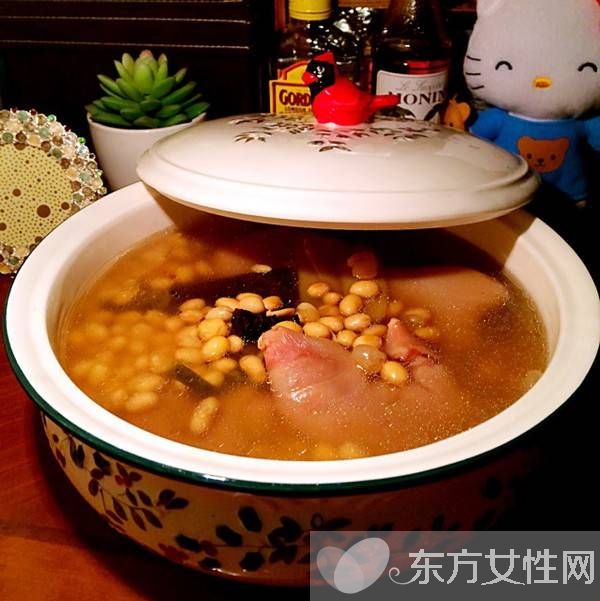 豬蹄燉黃豆的做法介紹 細(xì)數(shù)豬蹄燉黃豆的功效