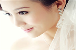 如何治療眼袋 去除眼袋的8大步驟