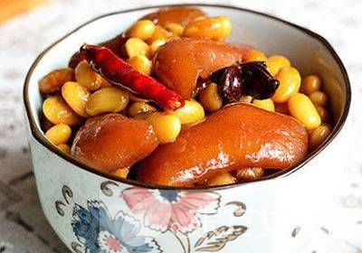 黃豆燉豬蹄的做法怎么做的 黃豆燉豬蹄的營養(yǎng)特點(diǎn)