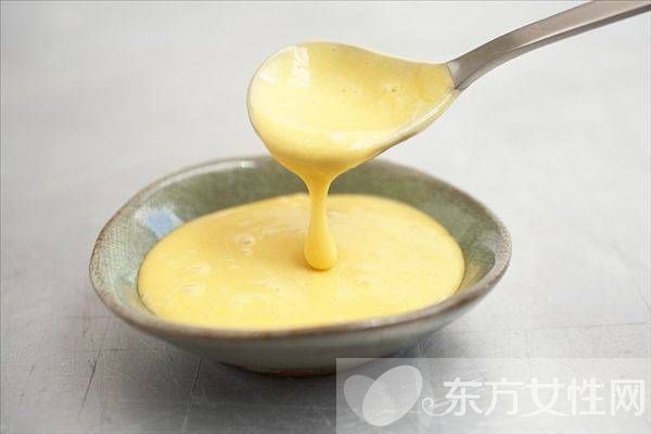 蛋黃醬的做法是怎么做的 蛋黃醬和沙拉醬的區(qū)別