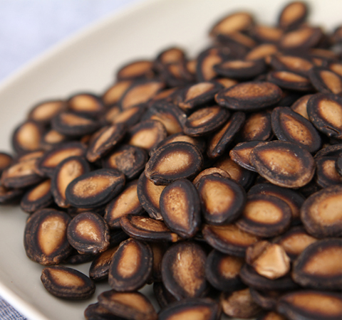 清肺潤(rùn)腸益處多 黑瓜子的營(yíng)養(yǎng)價(jià)值介紹