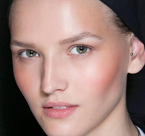 面部紅血絲怎么改善 教你保養(yǎng)好方法