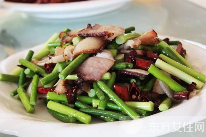 蒜苗炒臘肉的家常做法 簡(jiǎn)單易學(xué)益處多