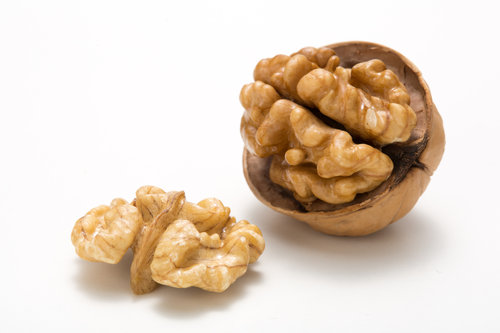 核桃仁的營養(yǎng)價(jià)值 對(duì)腫瘤有改善癥狀的作用