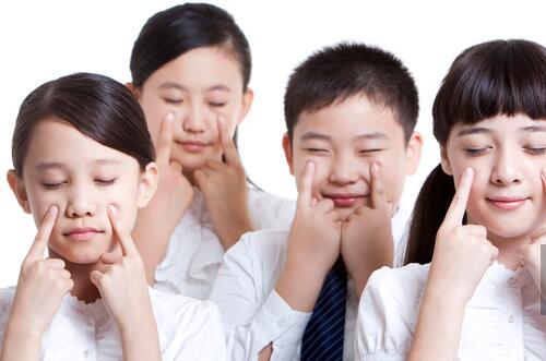 青少年如何預(yù)防近視    五大習(xí)慣要養(yǎng)成