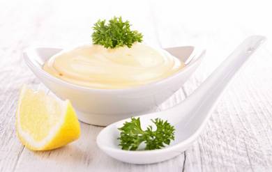 蛋黃醬的做法是怎么做的 蛋黃醬和沙拉醬的區(qū)別