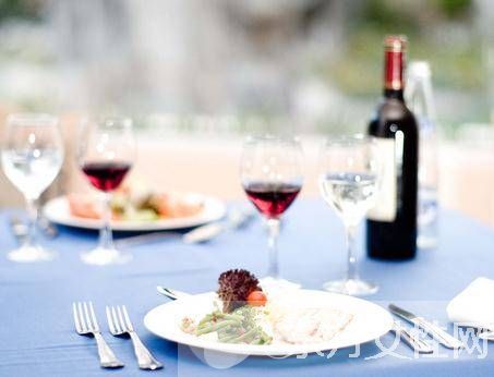 酒桌禮儀的常識有哪些 酒量不行的9個技巧