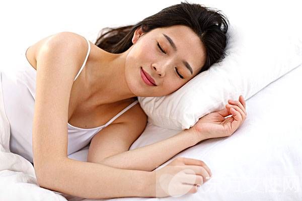 裸睡好不好 裸睡的好處和壞處