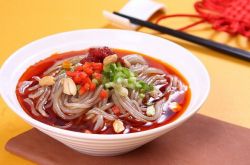 如何做酸辣粉 教你酸辣粉的做法及3個(gè)配方