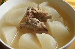 蘿卜排骨湯的家常做法 冬天多吃蘿卜可預(yù)防感冒